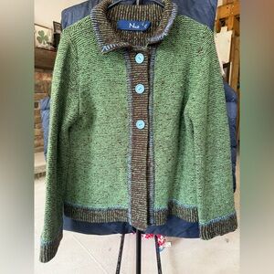 Nua made in Irland
90%Merino wool 10% Silk
Green and Brown Cardigan Sweater
